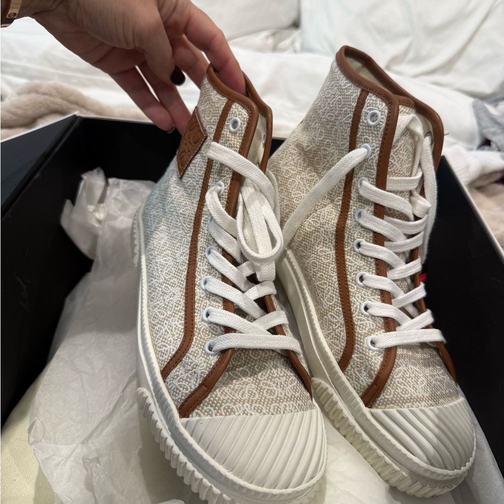 LOEWE Anagram High-Top Sneakers - Picture 2 of 8